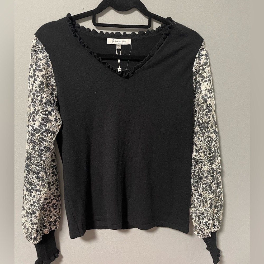 NWT Sioni Milano lace sleeve black sweater. Size small.